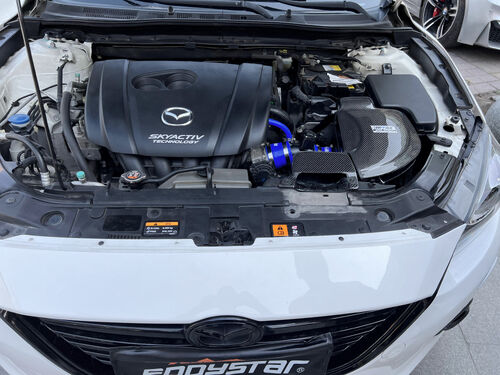 กรณี บริษัท ล่าสุดเกี่ยวกับ Mazda Axela 2.0 อัพเกรดด้วยกล่องไอดีคาร์บอนไฟเบอร์: พละกำลังและเสียงครบครัน