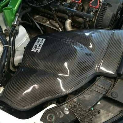 EDDY สายการแข่งขันที่ได้รับแรงบันดาลใจจากคาร์บอน ไฟเบอร์ Airbox สําหรับผลงานสุดยอดสําหรับ AUDI A4